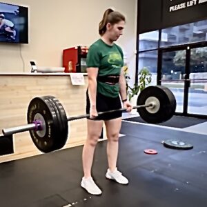 Woman deadlifting 110kg